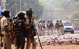 Trilokpuri on boil, RAF takes out flag march