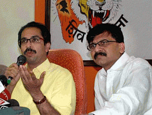 Shiv Sena, BJP call truce, talk seat-sharing