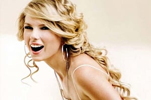 Taylor Swift invites fans to her lA mansion