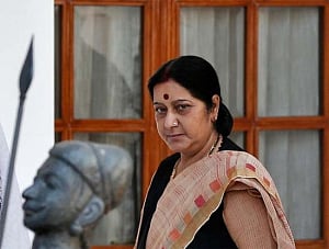 Pakistan "spoiled the talks" by talking to Hurriyat: Swaraj