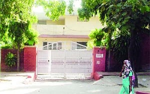 Ex-babu sitting pretty on eviction notice