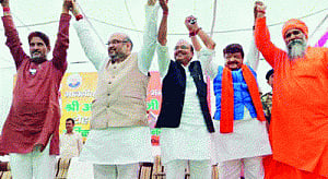 Shah seeks full mandate to form BJP Govt