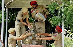 Nation pays homage to Mahatma Gandhi on birth anniversary