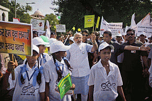 Modi nominates Salman, Sachin, Anil Ambani for Clean India campaign