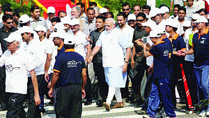DElHI FIGHTS DIRTY TO KEEP IT ClEAN