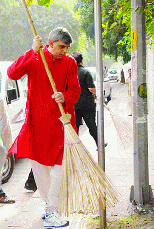 'Don't let dust settle on Clean India drive'