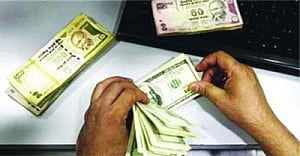 Forex reserves continue to move down, fall by another $1.4 billion