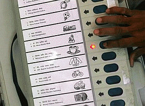 Maha election season sees many leaders switch sides