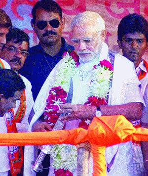 Teach Cong a lesson  for maladies, NaMo  exhorts Maharashtra