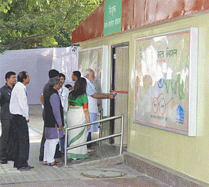 Delhi government to build toilets in 700 slum clusters