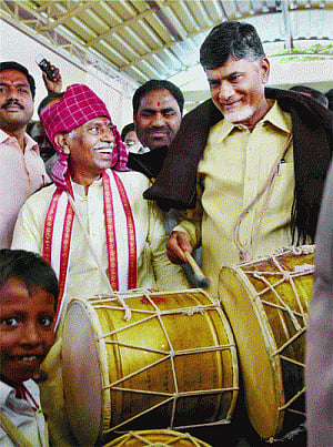 Andhra, T should move ahead with togetherness: Guv