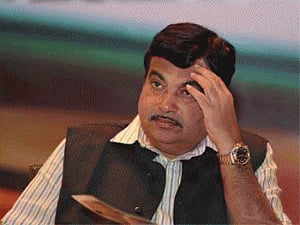 Gadkari gets notice for poll code violation