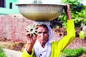 Civilians run to safety as tension escalates in J&K