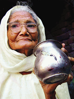 Pushed to wall, Pak escalates attack