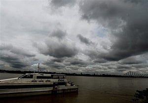 Hudhud's intensity reduces as it moves to Chhattisgarh