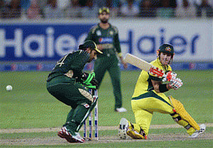Australia beat Pakistan by one run