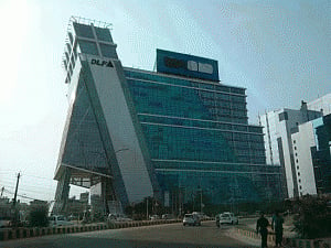 DlF shares tank 25% on Sebi's 3-year ban order