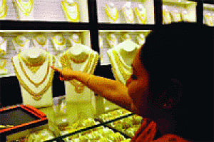 Govt hikes import tariff value on gold