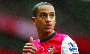 Walcott returns for Arsenal