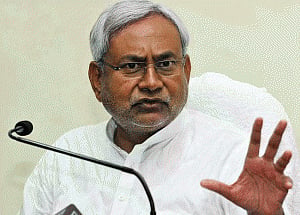 Nitish takes jibe on Modi govt on black money