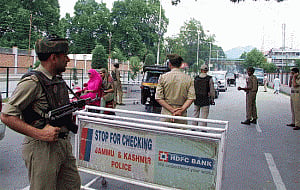 Security beefed up in Kashmir ahead of PM's visit