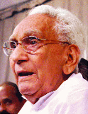 ISRO spy case unsettles Kerala's Cong again