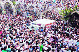 Protest mars funeral of 1971 war criminal