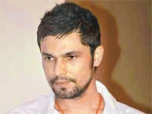 Delay won't affect 'Rang Rasiya': Randeep Hooda