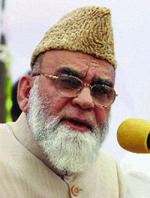 Bukhari courts treason, invites Sharif not Modi