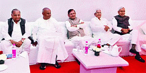 Bid to raise Janata Parivar  from ashes to counter Modi
