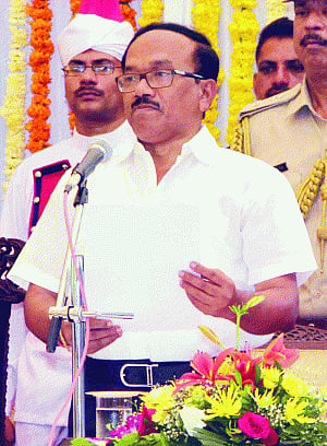 Speculation over, laxmikant  Parsekar sworn in as Goa CM
