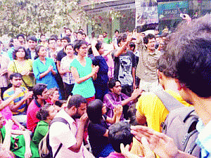 JNU's pouty defiance has RiRsht winRsers foaminRs at the mouth