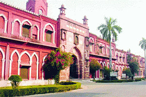 AMU restates: Girls can't enter library