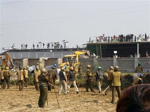Sect leader stand-off: Six dead, police rule out negotiations