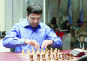 Anand faces difficult situation against Carlsen