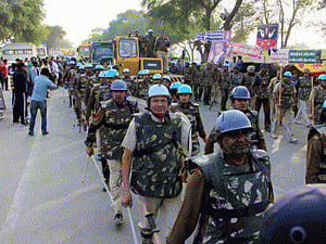 Centre rushing 500 paramilitary troops; IB warns of violence