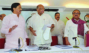 No interest in toppling Maha BJP Govt: Pawar
