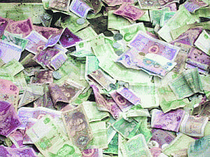 China cuts interest rates  to halt economic slow down