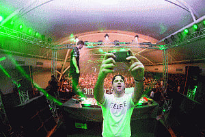 Selfie boys