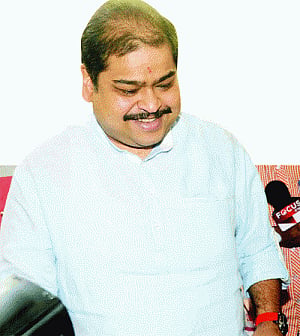 Didi's key wicket  falls to Saradha