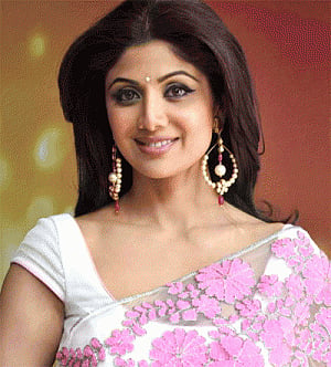 Shilpa Shetty poses with Schwarzenneger in Macau