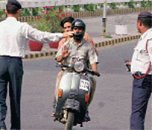 WhatsApp helpline: 24,025 traffic complaints registered in a month
