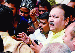 Min says 'aye' to probe; pro-Didi artist 'missing'