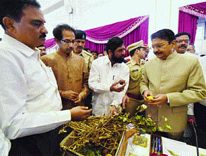 Maha to seek `4,000-cr drought relief package