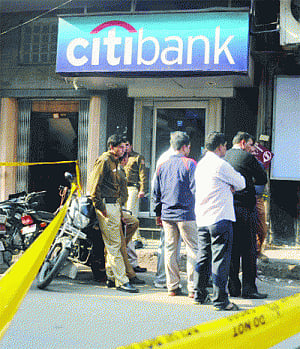 The great ATM heist: Thieves brazenly steal Rs1.5 cr