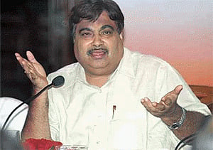 Sailing to Agra on Yamuna to be reality soon: Gadkari