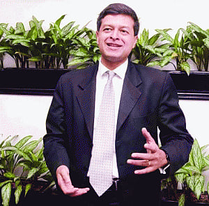 HCl Info MD Harsh Chitale resigns