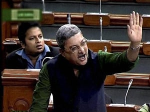 TMC MP faces BJP, left attack in lS on remarks against Modi