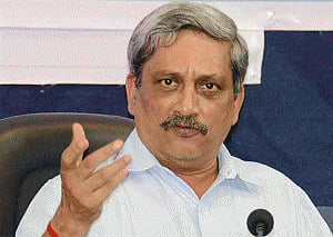 Govt mulling to legalise arms representatives: Parrikar