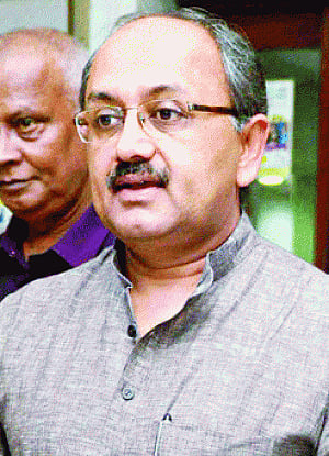 Several Trinamool MPs, MlAs in touch with BJP: Siddharath Nath Singh